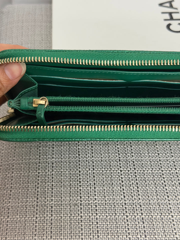 CHANEL series 25 18S collection Emerald Green Caviar LGHW Full size Zipped Wallet