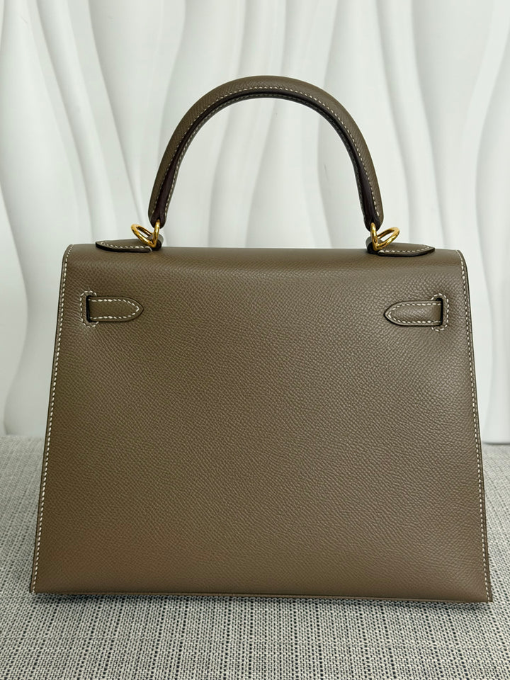 HERMÈS Kelly 25 Etoupe Epsom Leather Sellier GHW Stamp Z 2021 Pristine