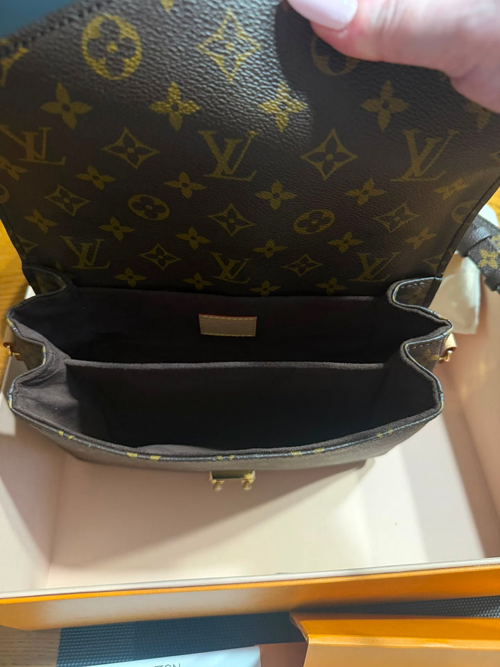 LOUIS VUITTON Pochette Metis Monogram 2024