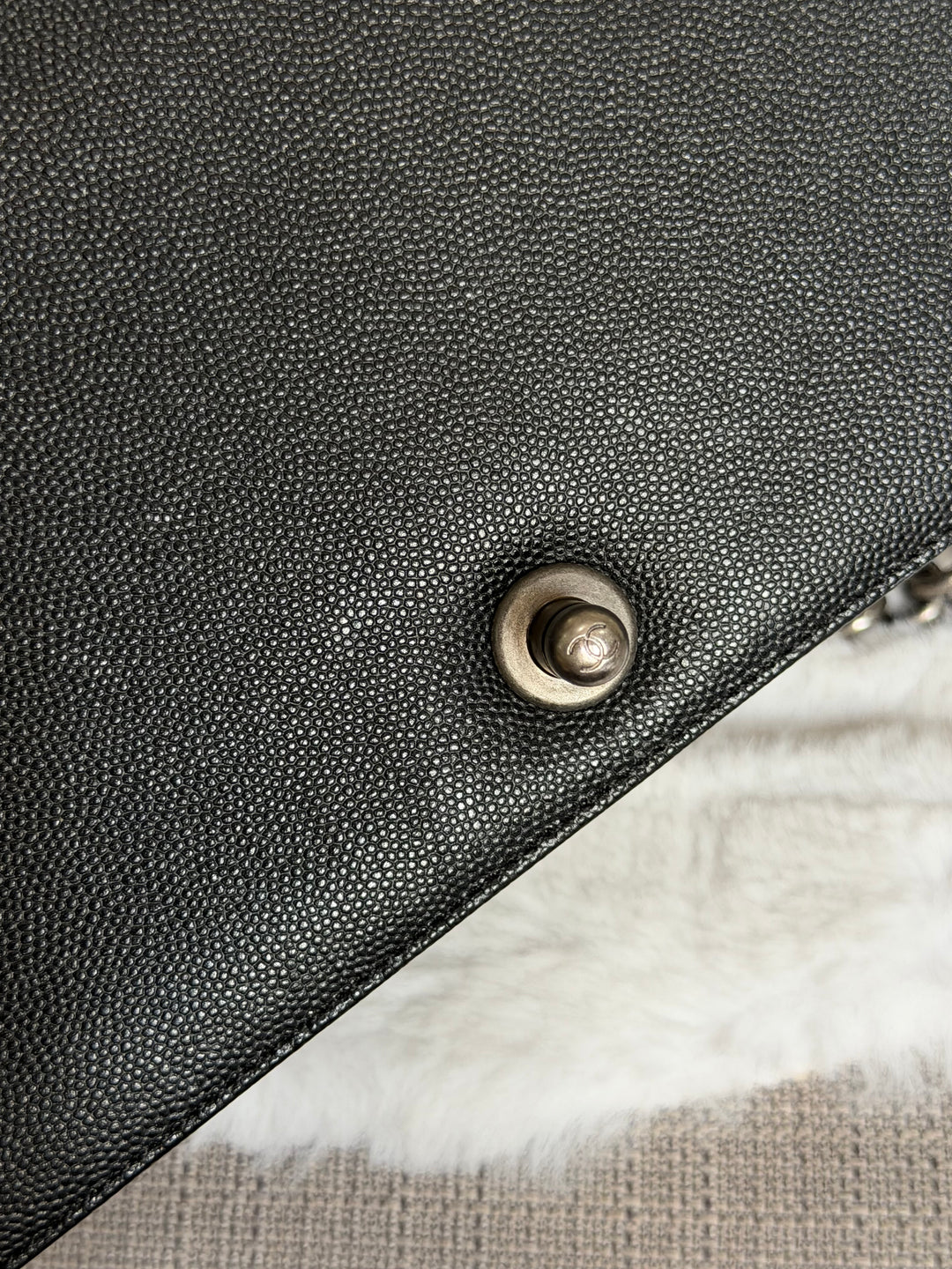 CHANEL series 25 Black Caviar Ruthenium Hardware Old Medium Le Boy Bag 25 cms 2018