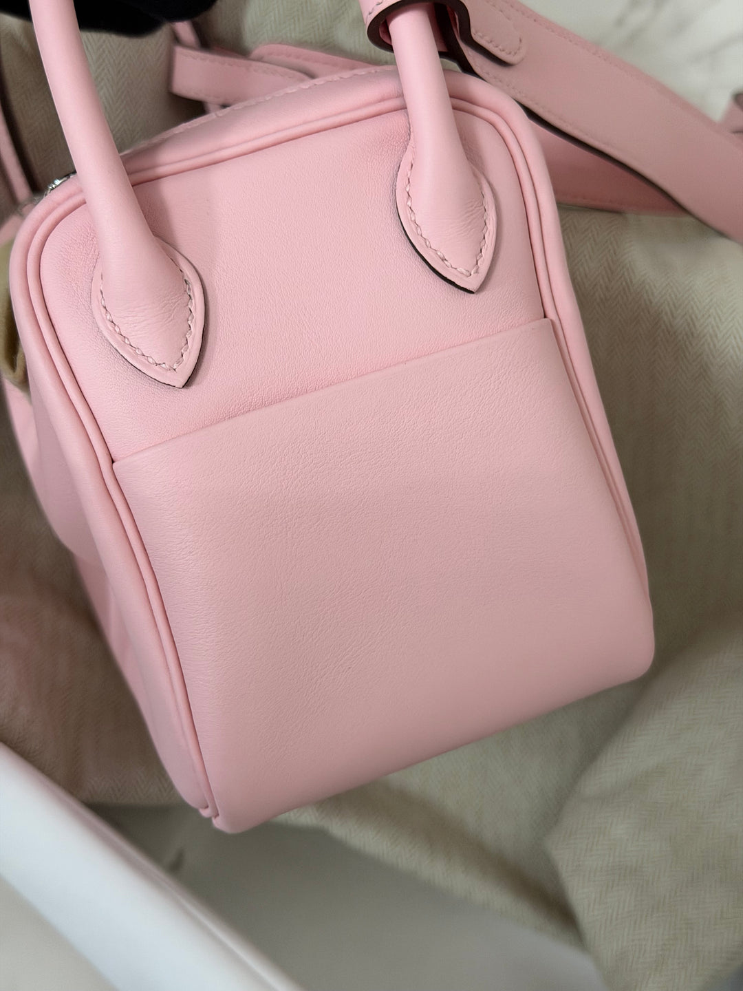 Hermes Mini Lindy Rose Sakura Swift leather PHW Stamp B 2024 *Rare combo*