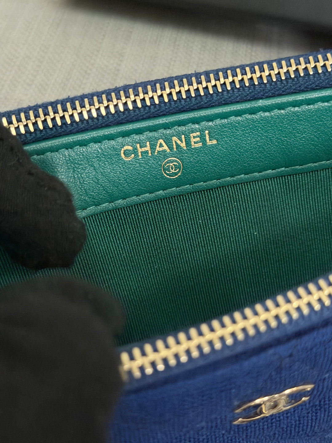 CHANEL series 28 Blue Jersey With Green Fabric Lining O Diver Wallet on Chain Phone Holder LGHW
