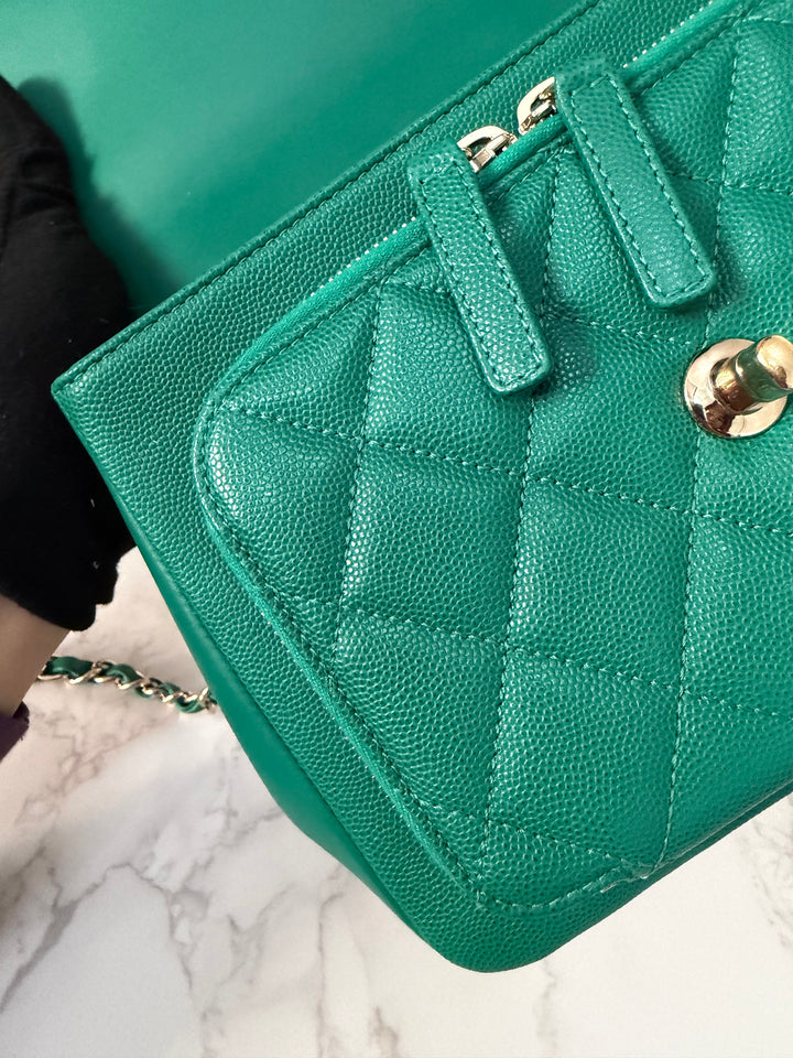 CHANEL series 23 Green Caviar LGHW Medium Business Affinity Flap Bag
