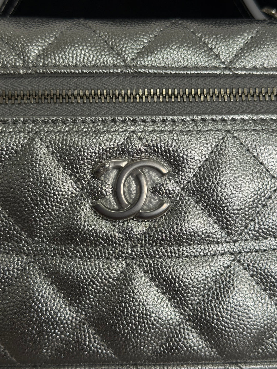 CHANEL 26C Silver Caviar SHW Long Vanity with detachable chain 2025/2026