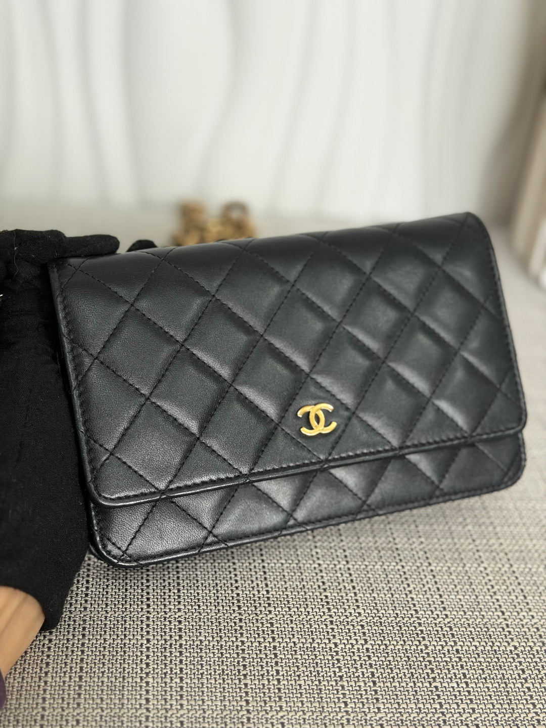 CHANEL series 25 2018 Black Lambskin LGHW Classic Wallet On Chain (WOC)