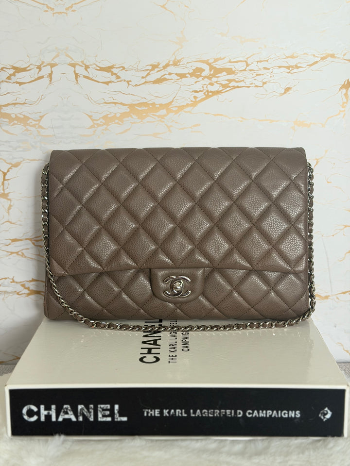 CHANEL series 17 Khaki Caviar SHW Classic Clutch with Chain