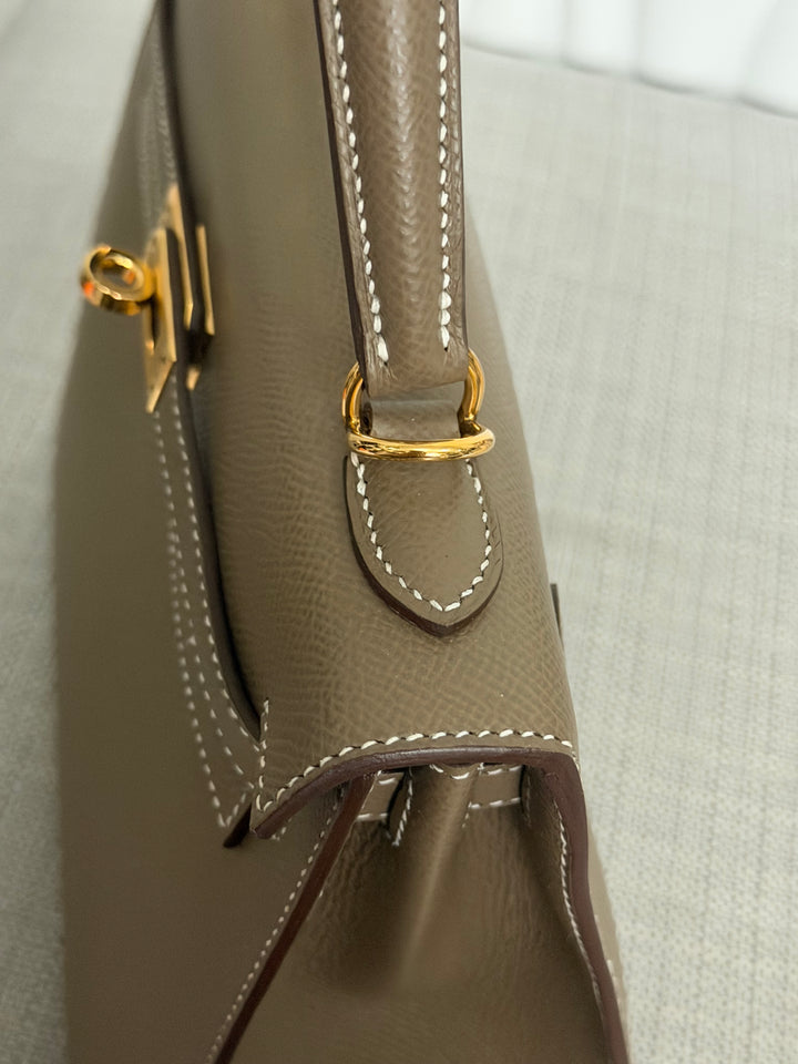 HERMÈS Kelly 25 Etoupe Epsom Leather Sellier GHW Stamp Z 2021 Pristine