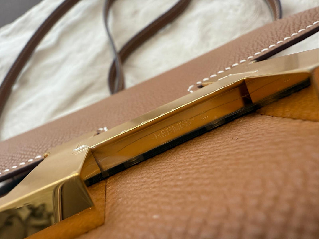 HERMES Constance 18 Gold Epsom Leather GHW Flap bag Stamp B 2023