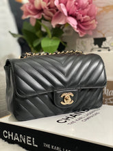 Load image into Gallery viewer, Chanel series 26 (2018) Black Lambskin Chevron LGHW Mini rectangular Flap Bag
