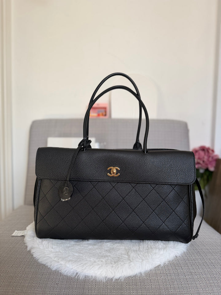 CHANEL Métiers d’art 26A 2026 Black Caviar Medium Shopping Tote Bag GHW NEW Size AP6428