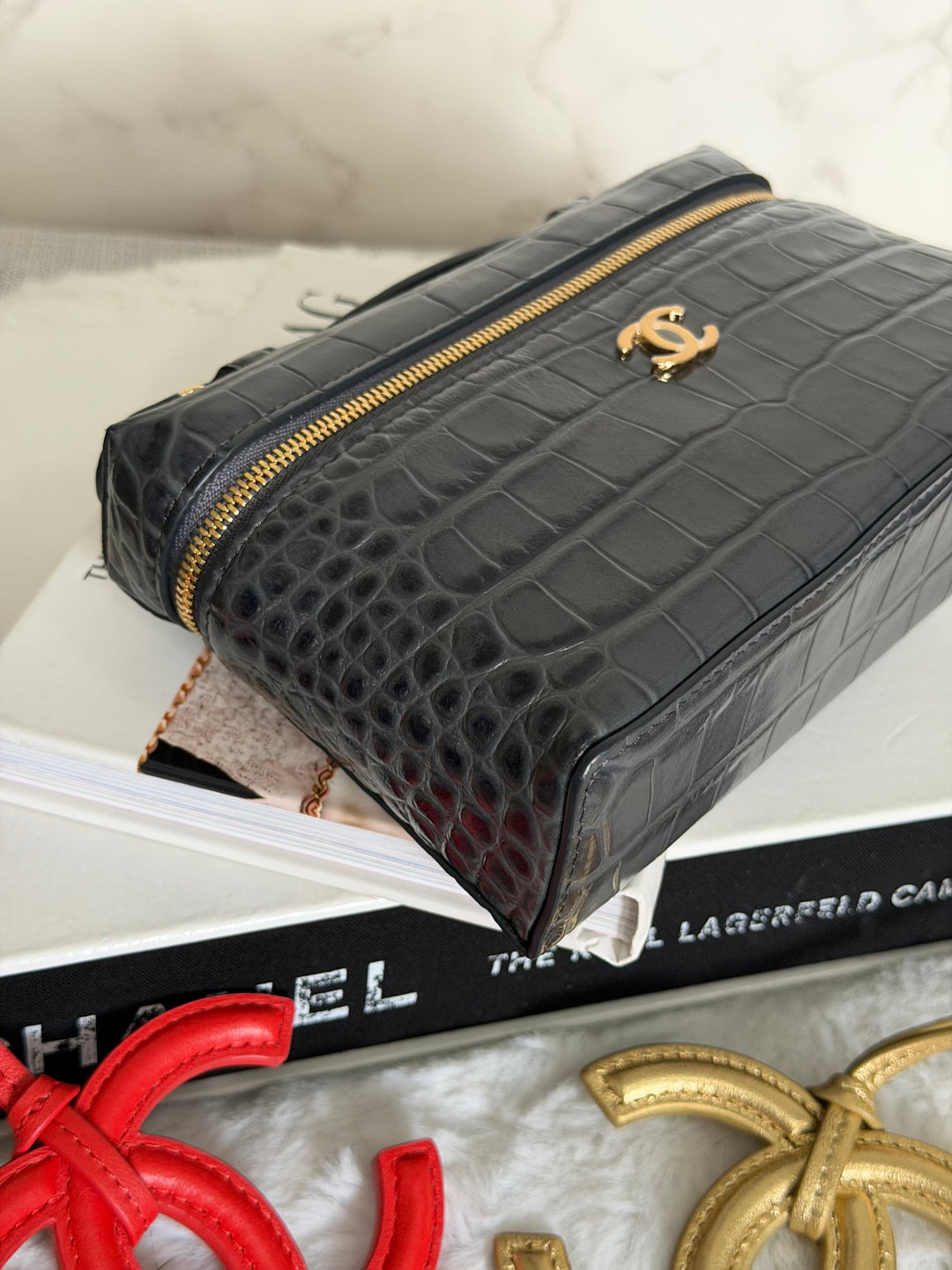 CHANEL Métiers d'art 2026 26A Croc Embossed Dark Grey Calf skin GHW SMALL Long Vanity LP with detachable chain