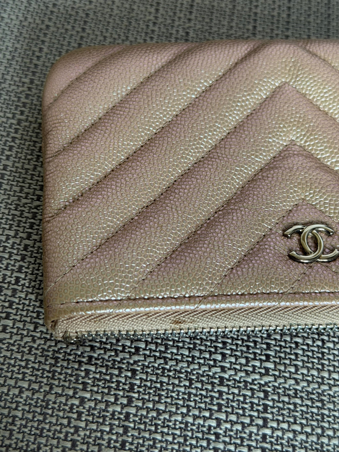 CHANEL series 27 Rose Gold Iridescent Caviar Chevron SHW Mini O Case Pouch 15 cms