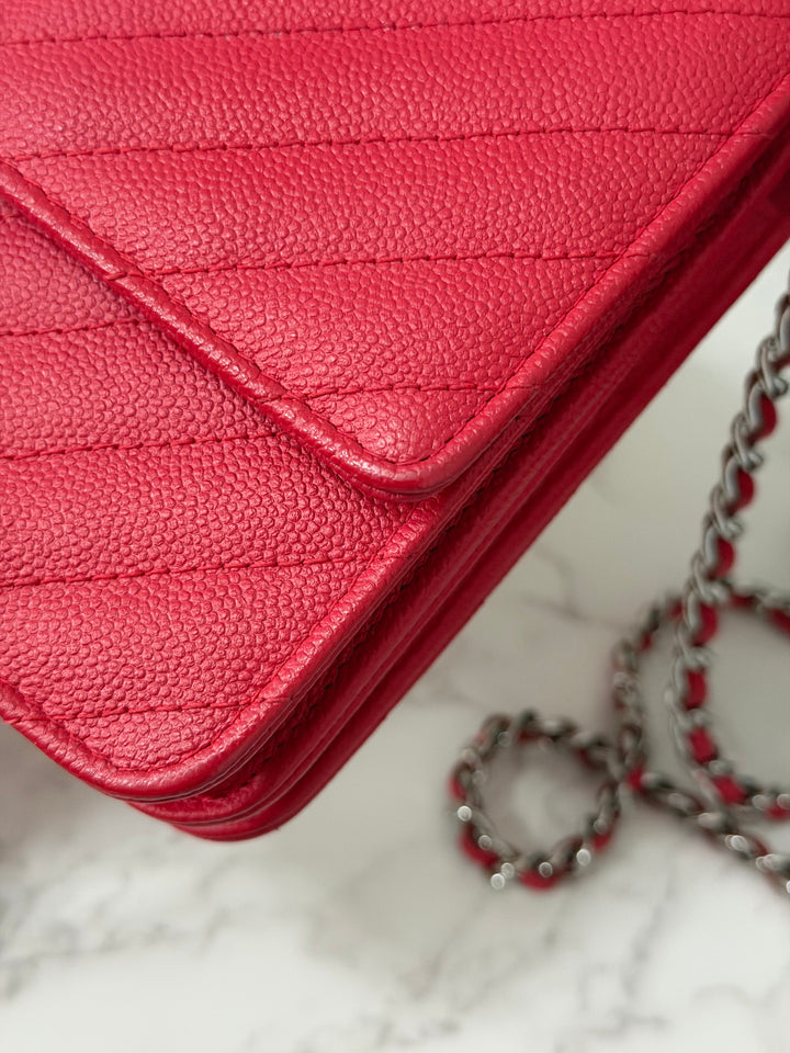 CHANEL series 25 2018 Dark pink chevron caviar SHW Square Wallet On Chain (WOC)
