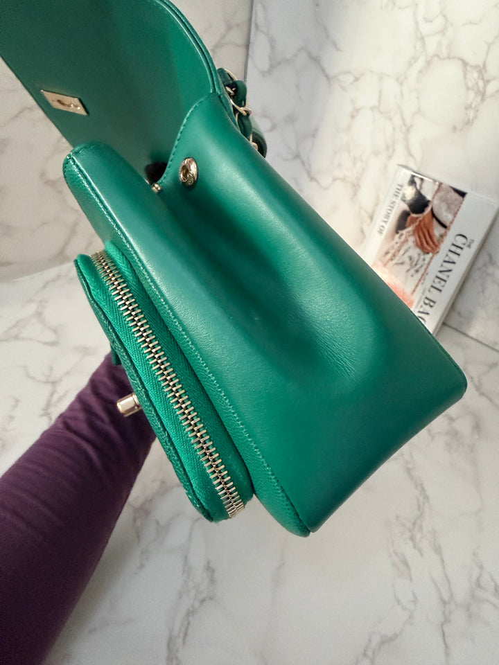 CHANEL series 23 Green Caviar LGHW Medium Business Affinity Flap Bag