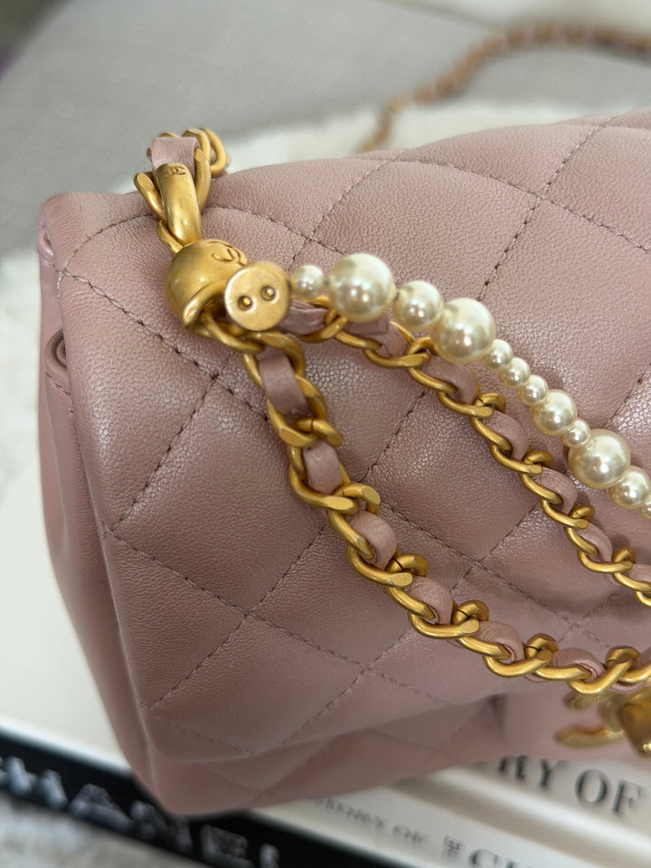 CHANEL 24P Pearly Pink Lambskin Pearl Twist Aged GHW Flap Bag 2024