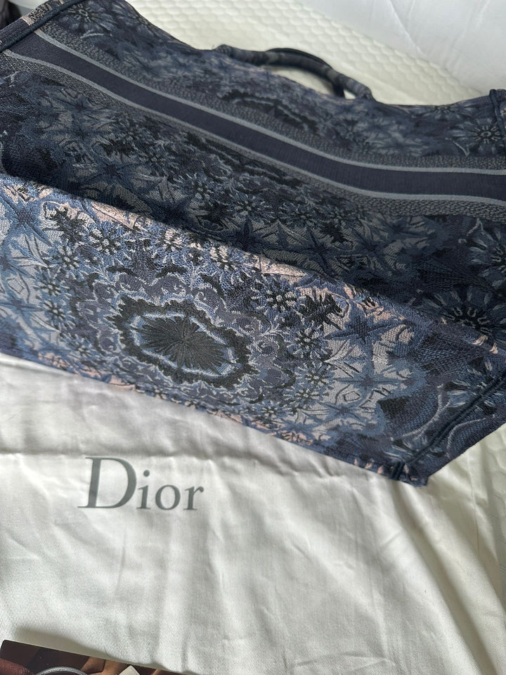Dior Book Tote size Large