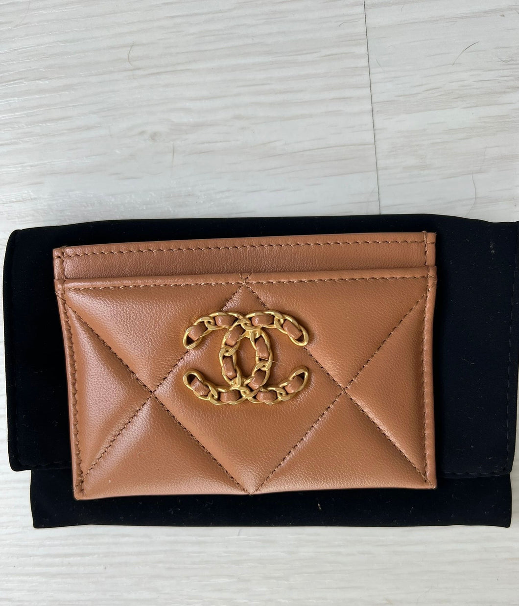 Chanel 19 Flat card holder in Caramel Lambskin GHW