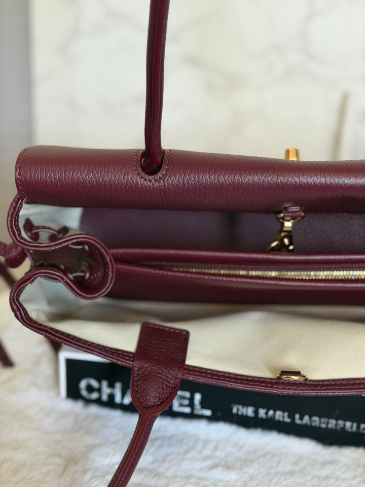 CHANEL Burgundy Caviar LGHW Urban Essentials East West Shopping Tote Bag size Small Matthieu Blazy 26S 2026