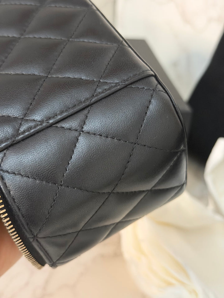 CHANEL series 31 Black Lambskin LGHW Small Vanity Case with Chain and Leather Top Handle