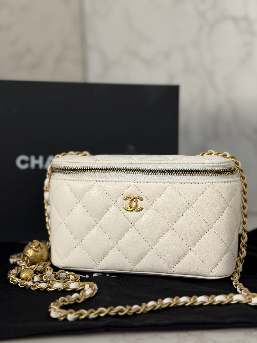 CHANEL series 31 White Lambskin aged GHW Small Vanity Pearl Crush Adjustable Chain 2020/2021