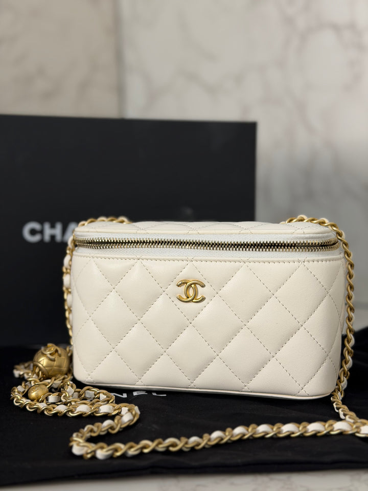 CHANEL series 31 White Lambskin aged GHW Small Vanity Pearl Crush Adjustable Chain 2020/2021
