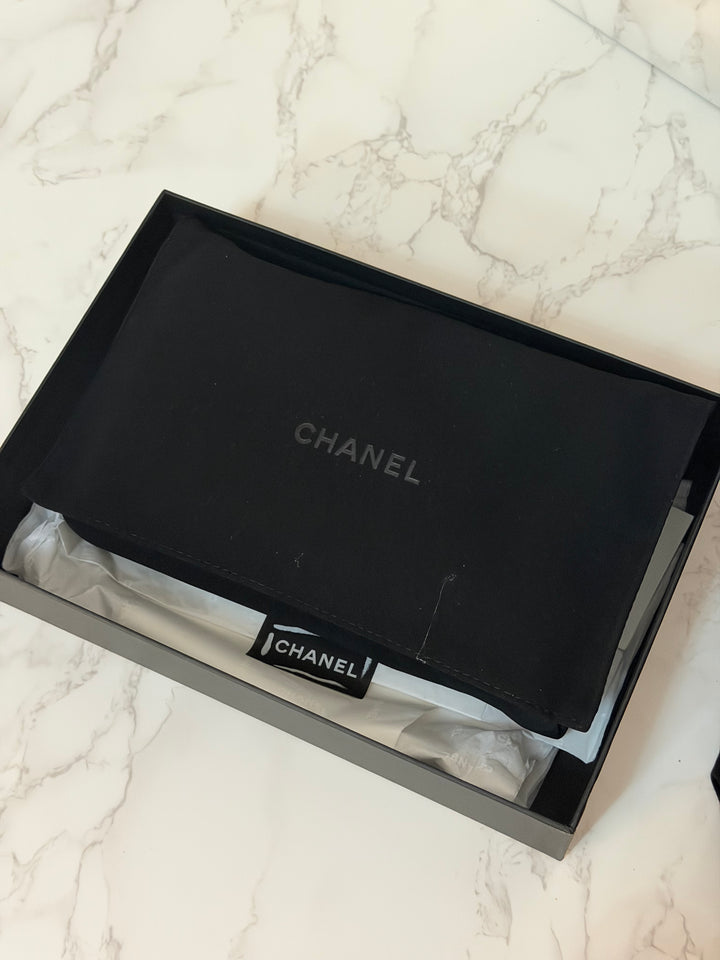 CHANEL series 31 20B Ivory Calf Skin LGHW Mini Wallet on Chain (WOC) 6 inches