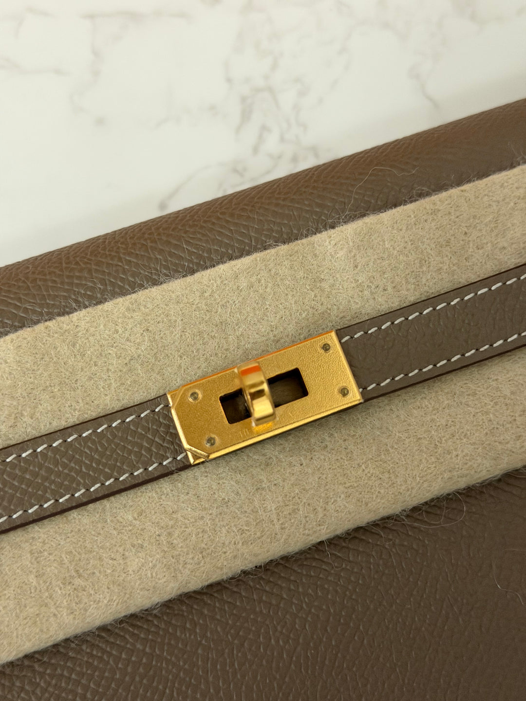 HERMES Kelly To Go Etoupe Epsom Leather GHW stamp B 2023