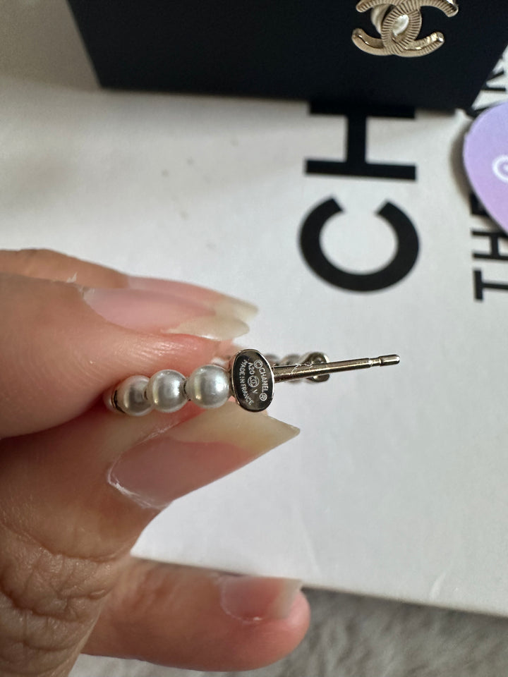 Chanel 20A Pearl LGHW Earrings