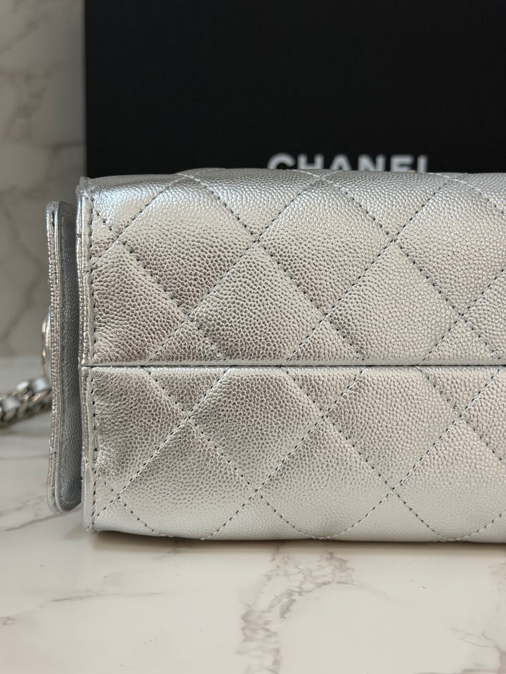 CHANEL 26C Silver Caviar shiny SHW Mini 25 Hobo Bag