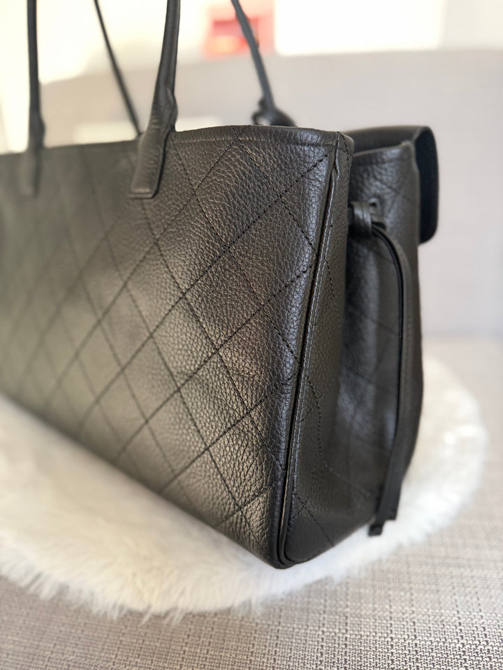 CHANEL Métiers d’art 26A 2026 Black Caviar Medium Shopping Tote Bag GHW NEW Size AP6428