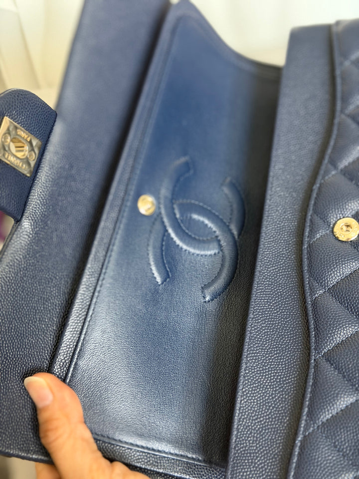 CHANEL series 29 20C Navy Caviar Medium ML Timeless Classic Double Flap Bag 2019/2020
