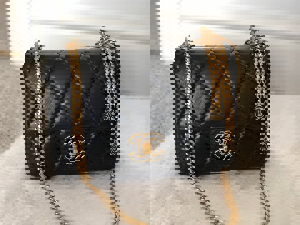 Chanel 22P Black Lambskin GHW Square mini flap bag