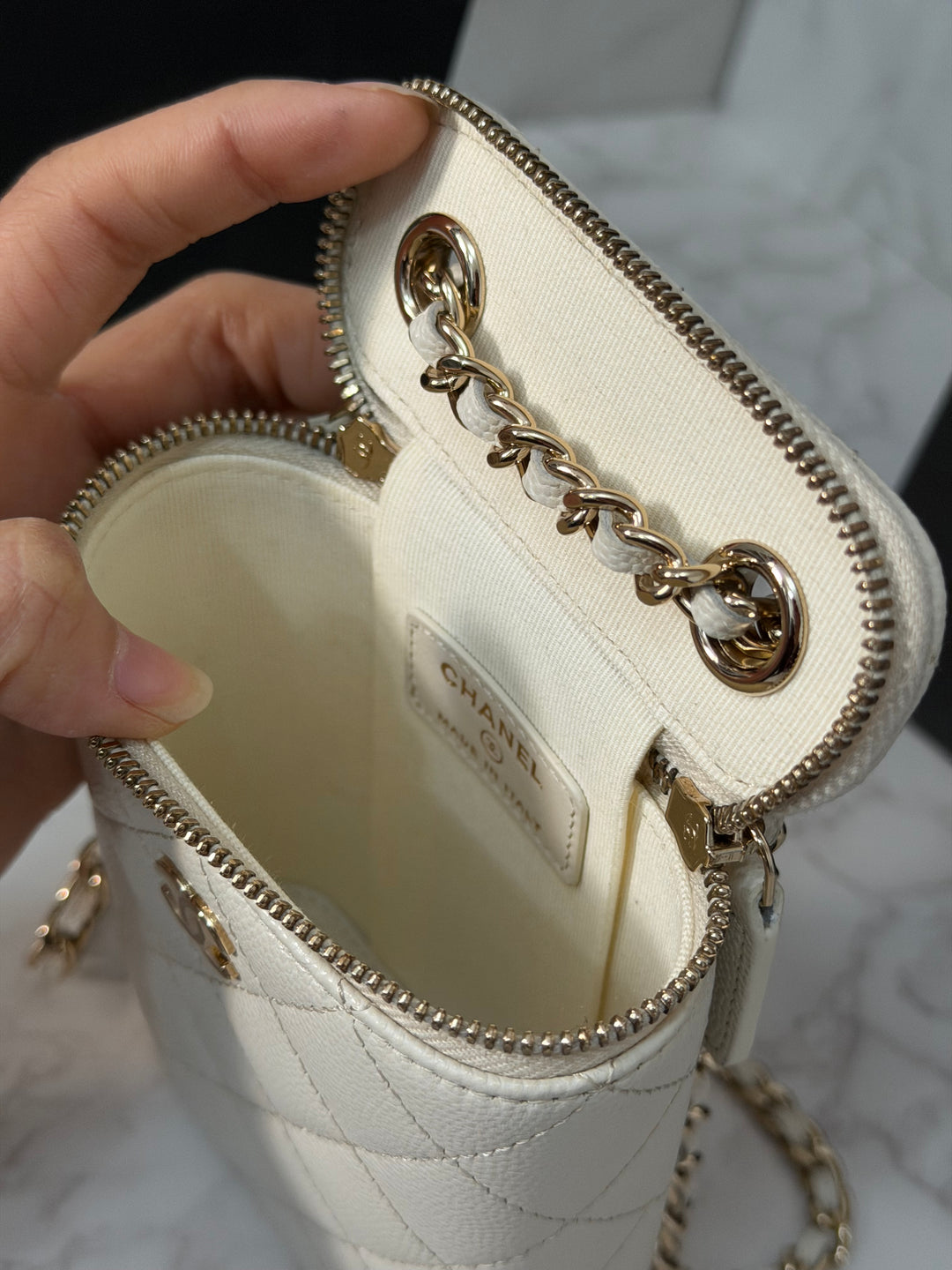 CHANEL White Caviar LGHW Vanity with Chain