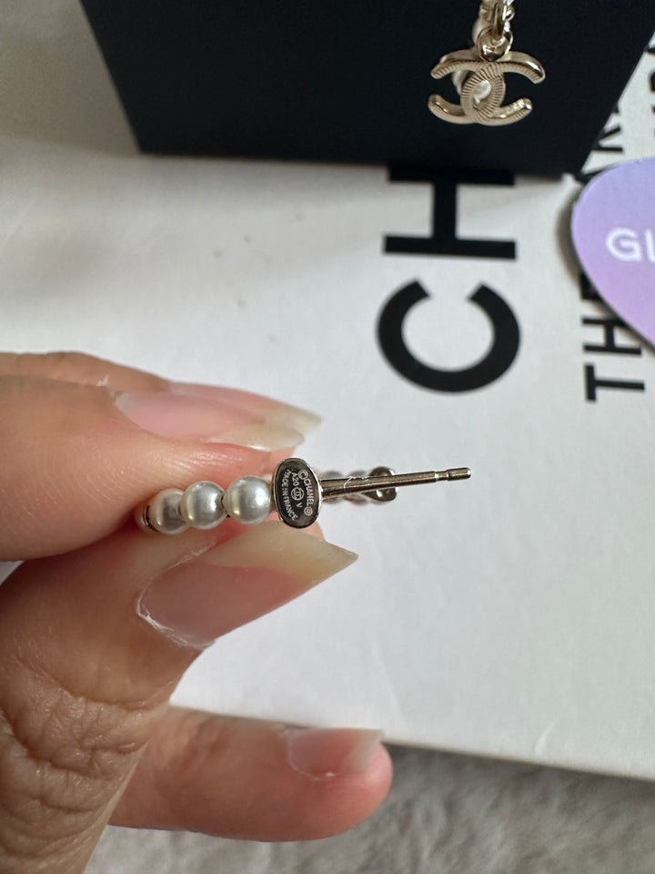 Chanel 20A Pearl LGHW Earrings