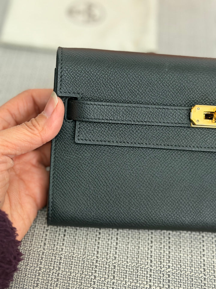 HERMES Noir Black Epsom Leather GHW Kelly To Go Stamp Z 2021