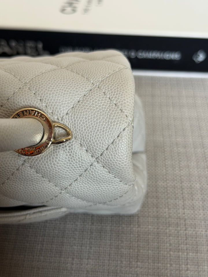 CHANEL series 27 Light Grey Caviar LGHW Coco Handle Size Small with Detachable Shoulder strap 2018