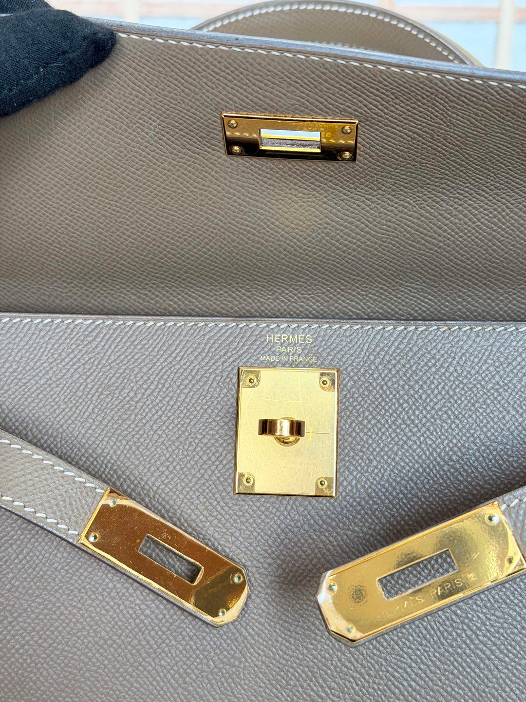 HERMÈS Kelly 28 Etoupe Epsom Sellier GHW Stamp Y 2020