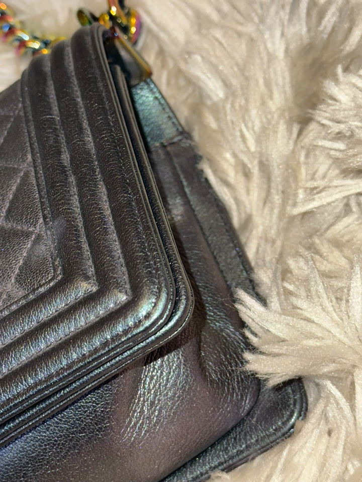 CHANEL series 21 16C Mermaid Iridescent purple caviar Rainbow hardware Le Boy Flap Bag Old Medium size