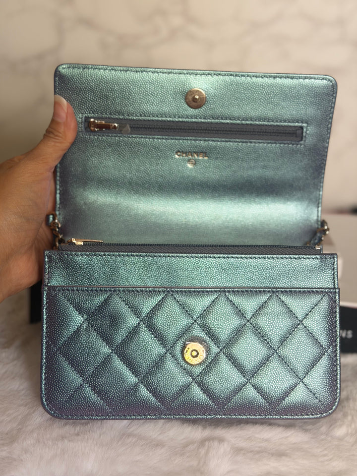 CHANEL 22P Iridescent Purple Caviar LGHW 2022 Classic Wallet On Chain (WOC)