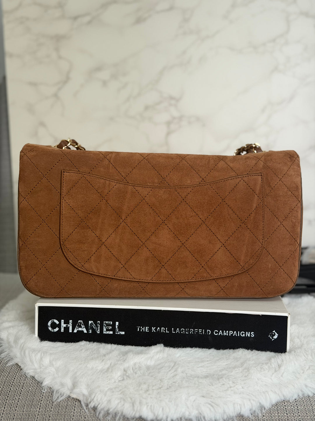CHANEL 26A Métiers d’art Collection Camel Suede Leather LGHW Maxi 32 cms Flap Bag Matthieu Blazy 2026