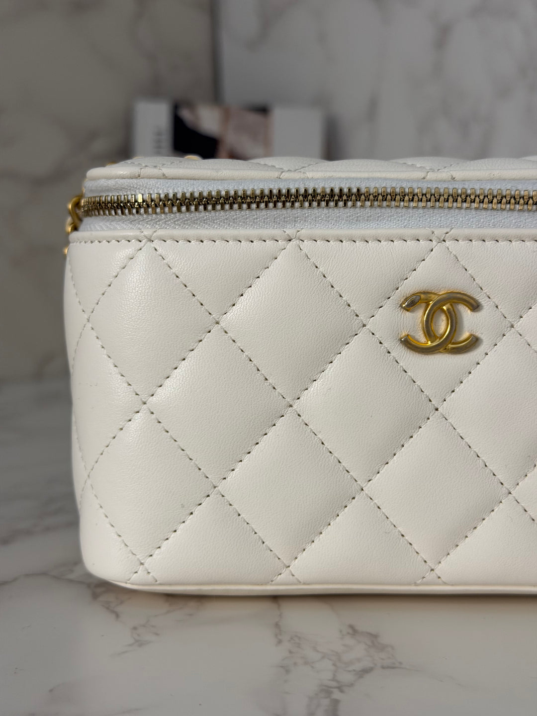CHANEL series 31 White Lambskin aged GHW Small Vanity Pearl Crush Adjustable Chain 2020/2021