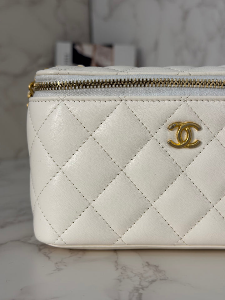 CHANEL series 31 White Lambskin aged GHW Small Vanity Pearl Crush Adjustable Chain 2020/2021