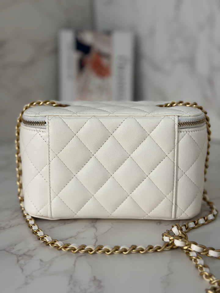 CHANEL series 31 White Lambskin aged GHW Small Vanity Pearl Crush Adjustable Chain 2020/2021