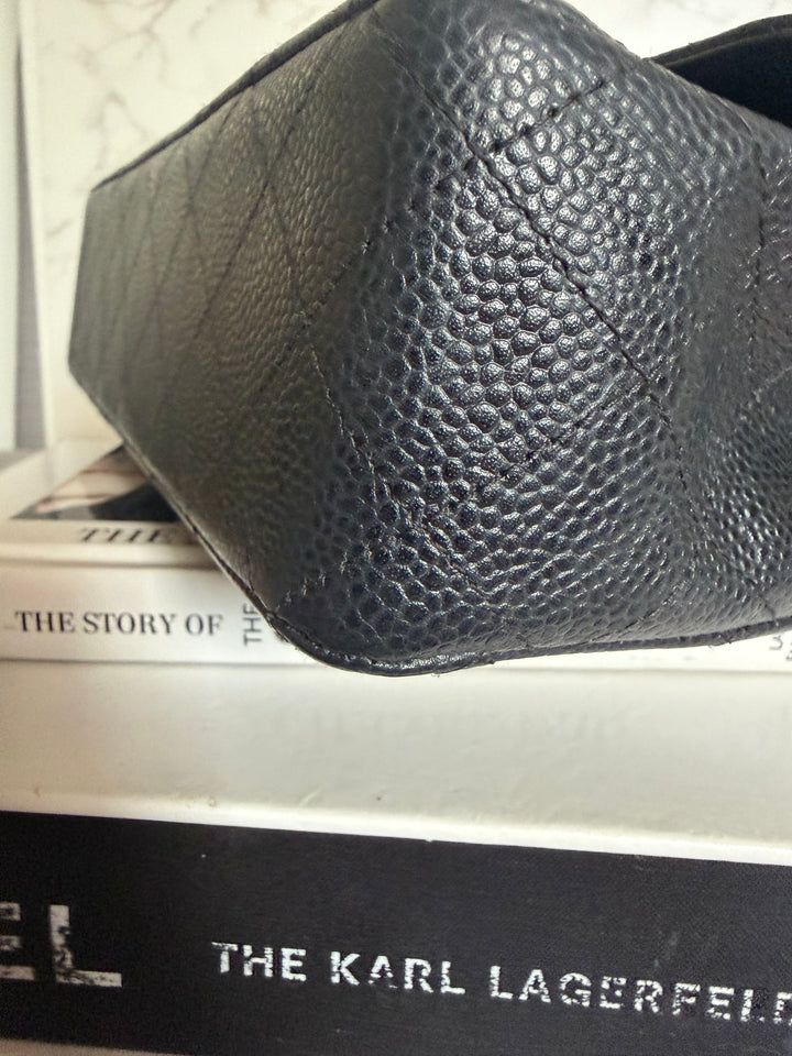 CHANEL series 16 Black Caviar GHW Medium ML Timeless Classic Double Flap bag 2011/2012
