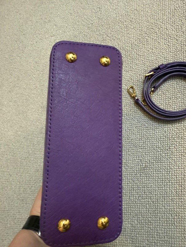 LOUIS VUITTON LV Mini Capucines LGHW Amethyst Ostrich Leather with detachable strap