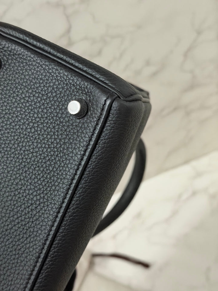 HERMES Noir Black Togo Leather with Palladium Hardware Kelly 28 Retourne Bag Stamp R 2014