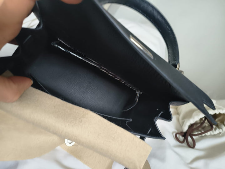 HERMÈS Kelly 25 Noir Black Epsom Leather Sellier PHW Stamp W 2025 NEW