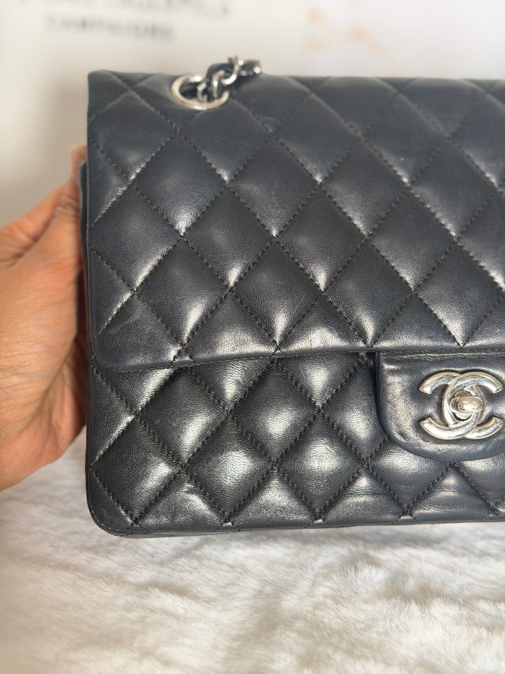 CHANEL series 12 Black Lambskin SHW Medium ML Timeless Classic Double Flap Bag 2011