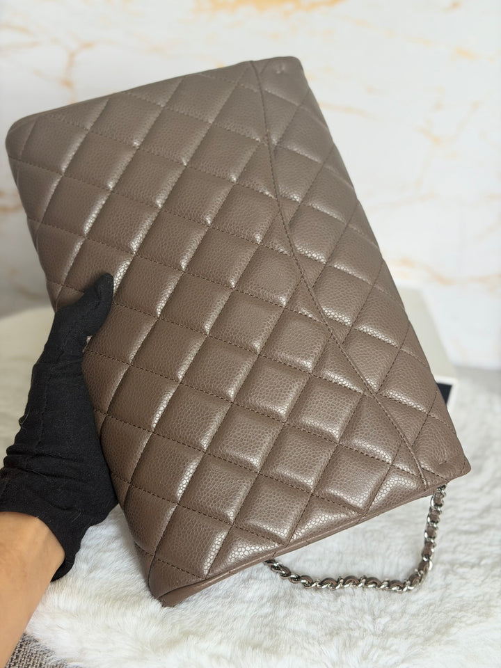 CHANEL series 17 Khaki Caviar SHW Classic Clutch with Chain