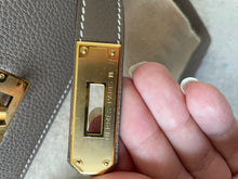 Load image into Gallery viewer, Hermes Kelly 28 Retourne Etoupe Togo Leather with GHW
